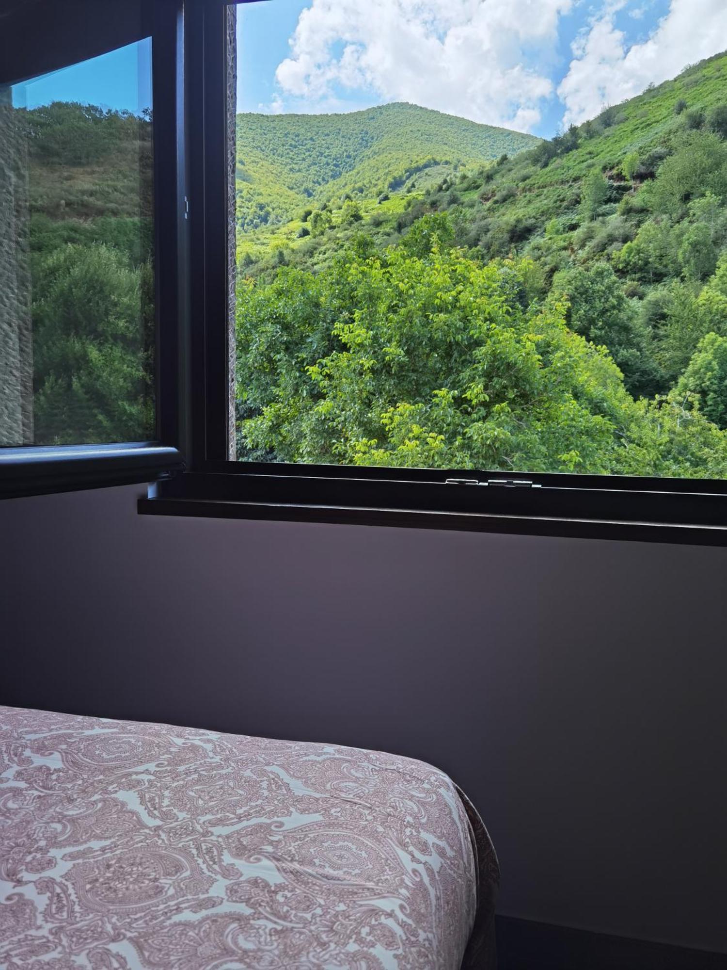 Hotel Eigon โปซาดา เด วาลเดออน ภายนอก รูปภาพ