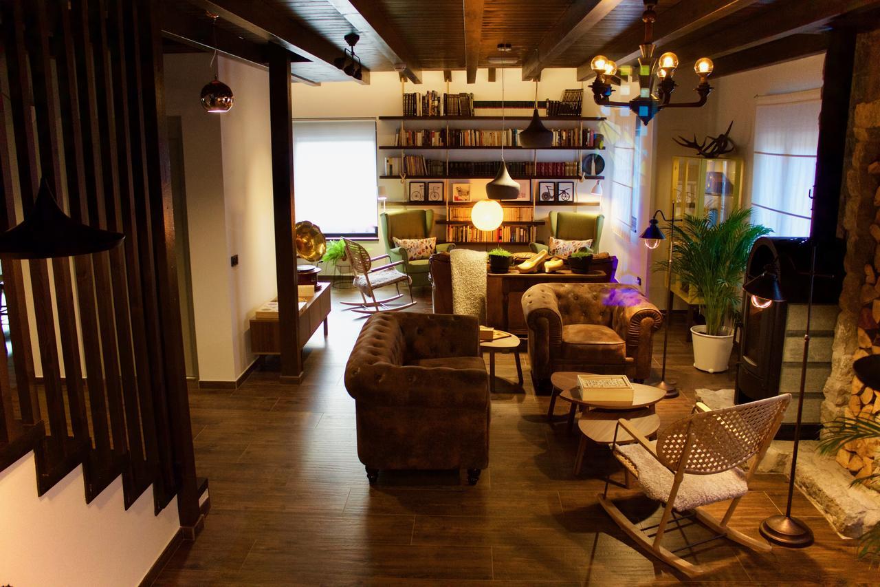 Hotel Eigon โปซาดา เด วาลเดออน ภายนอก รูปภาพ